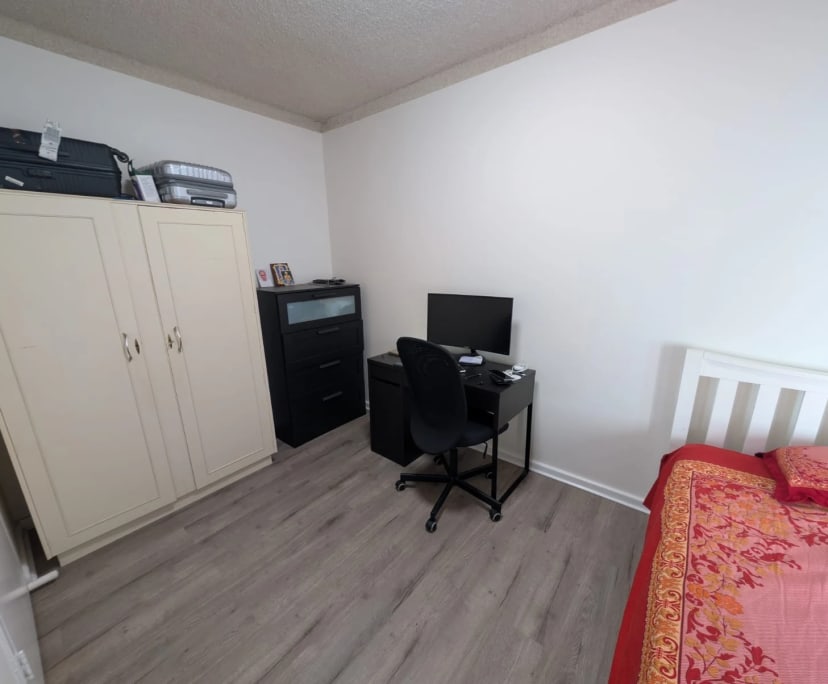 Furnished room in a flatshare