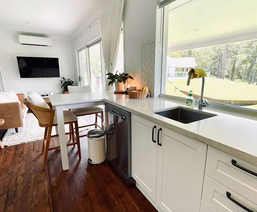 $750, Whole-property, 2 bathrooms, Samford Valley QLD 4520