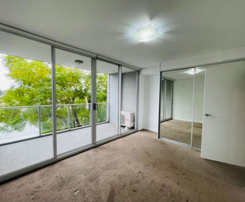 Unfurnished room with own bathroom