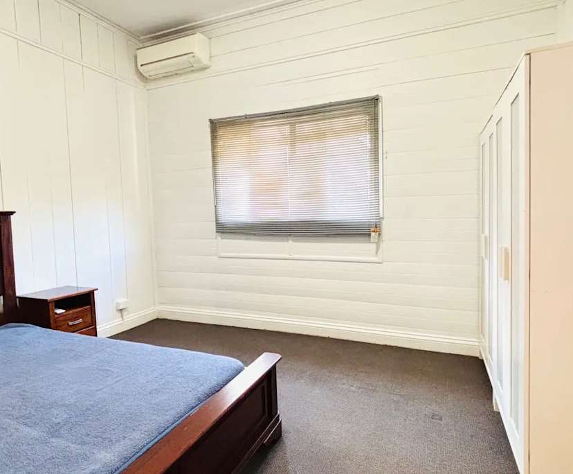Room in a share house