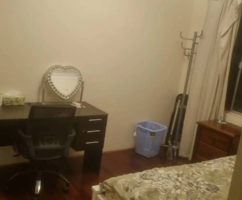 Furnished room in a flatshare