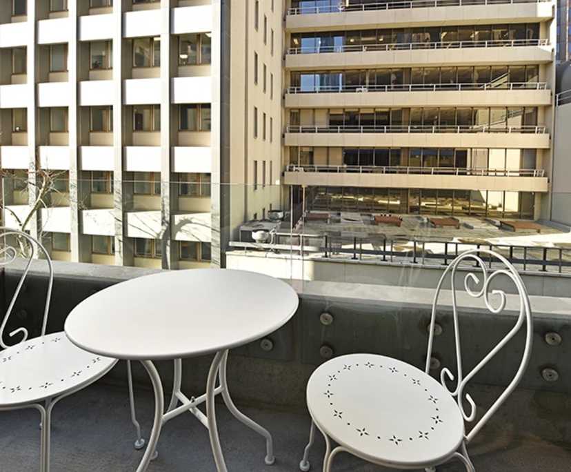 $725, 1-bed, 1 bathroom, Melbourne VIC 3004