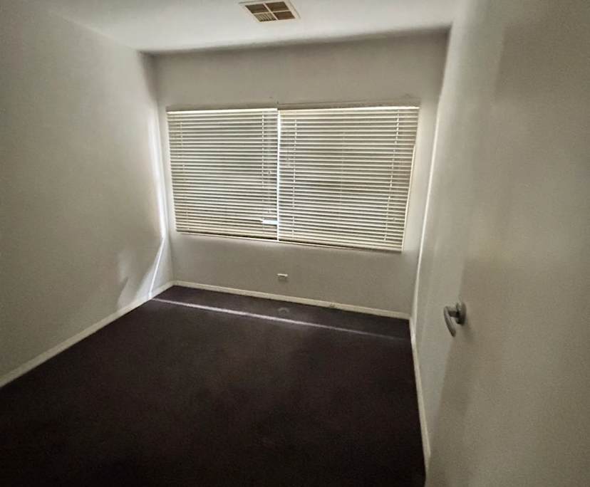 Unfurnished room in a share house
