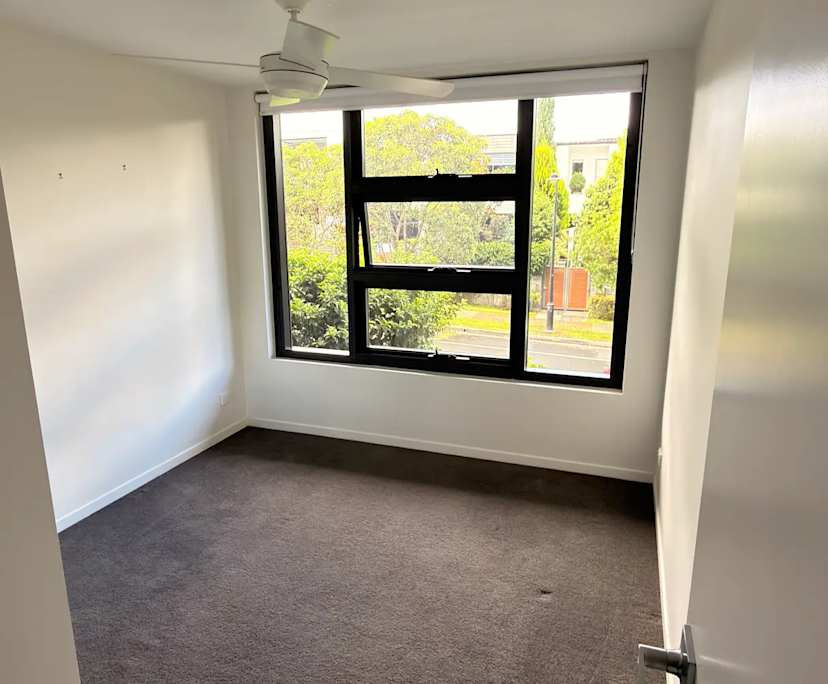 Unfurnished room in a flatshare