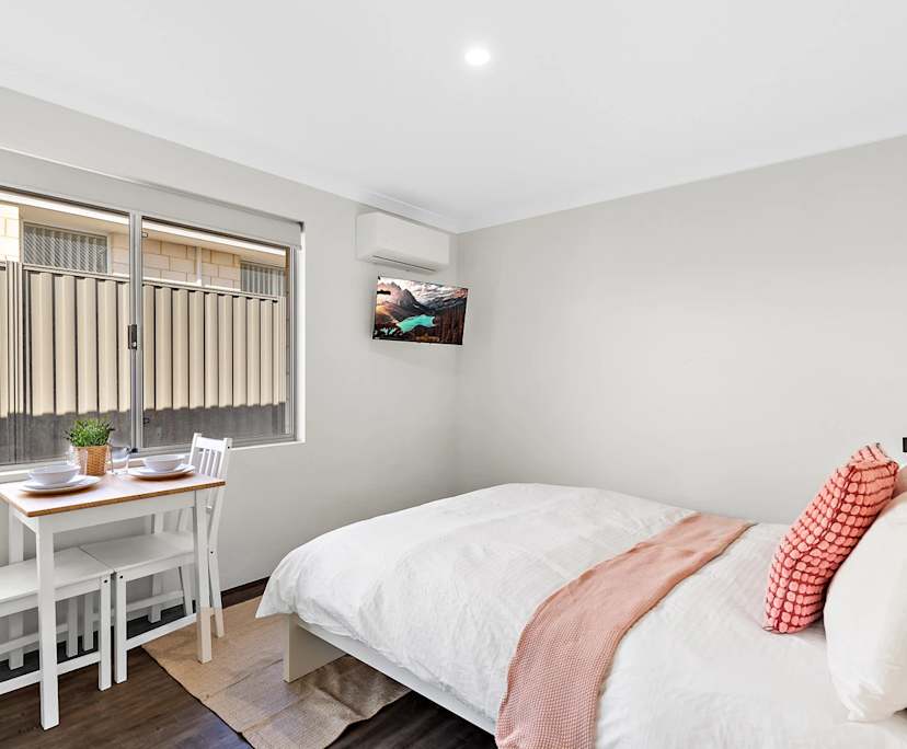 $340, Share-house, 6 bathrooms, Madora Bay WA 6210