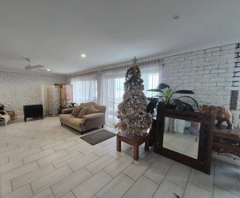 Unfurnished room with own bathroom