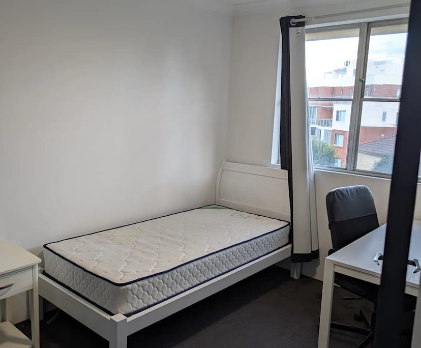 Furnished room in a flatshare