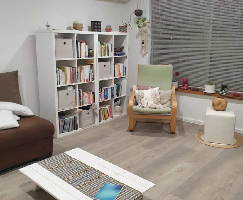 Furnished room in a flatshare