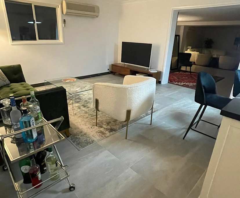 $295, Share-house, 4 bathrooms, Mount Ommaney QLD 4074