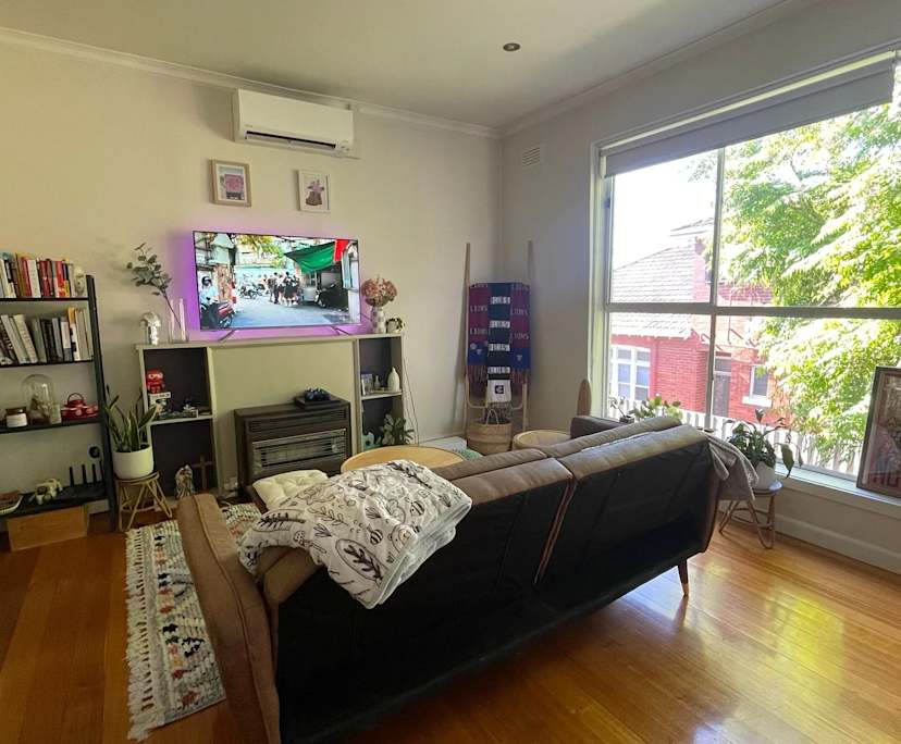 Furnished room in a flatshare
