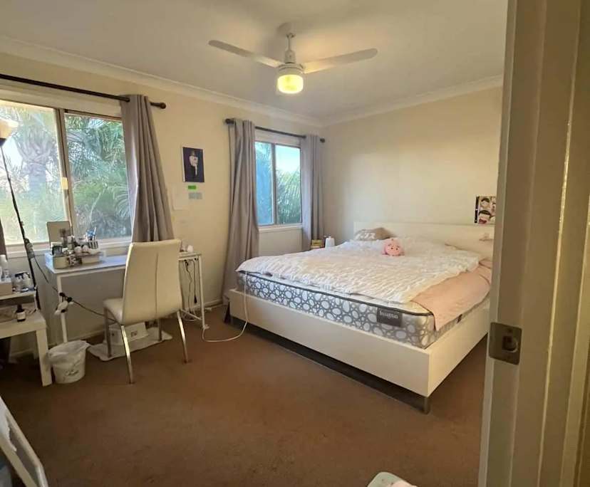 Furnished room in a share house