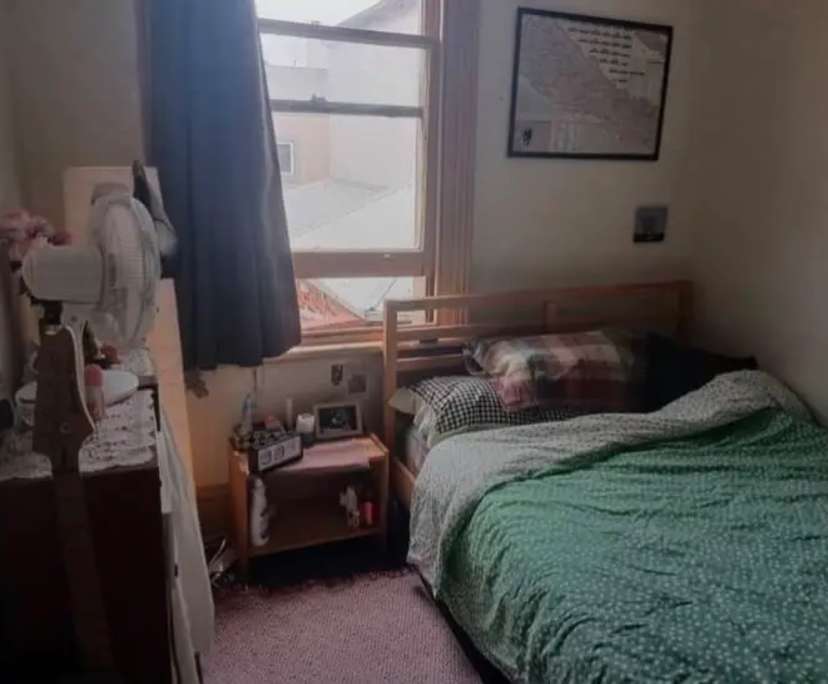 Room in a share house