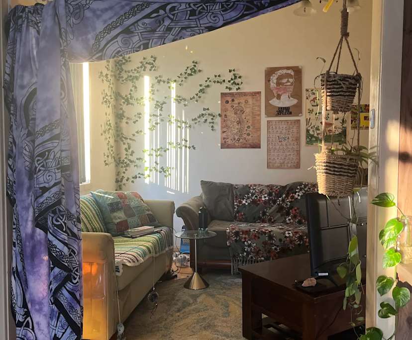 Unfurnished room in a flatshare
