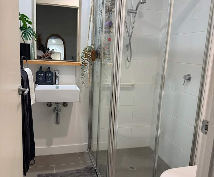 Room with ensuite in a flatshare