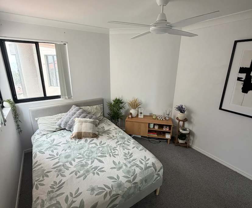Furnished room in a flatshare