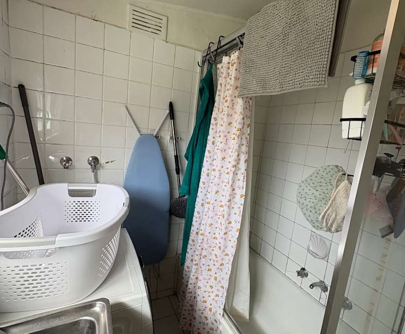 Room in a share house