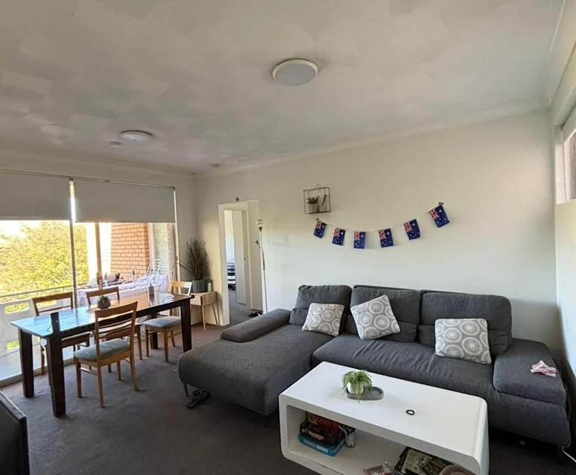 Furnished room in a flatshare