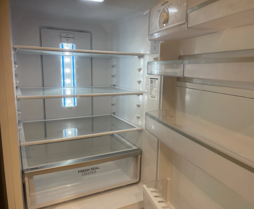 $350, Flatshare, 3 bathrooms, Cannonvale QLD 4802