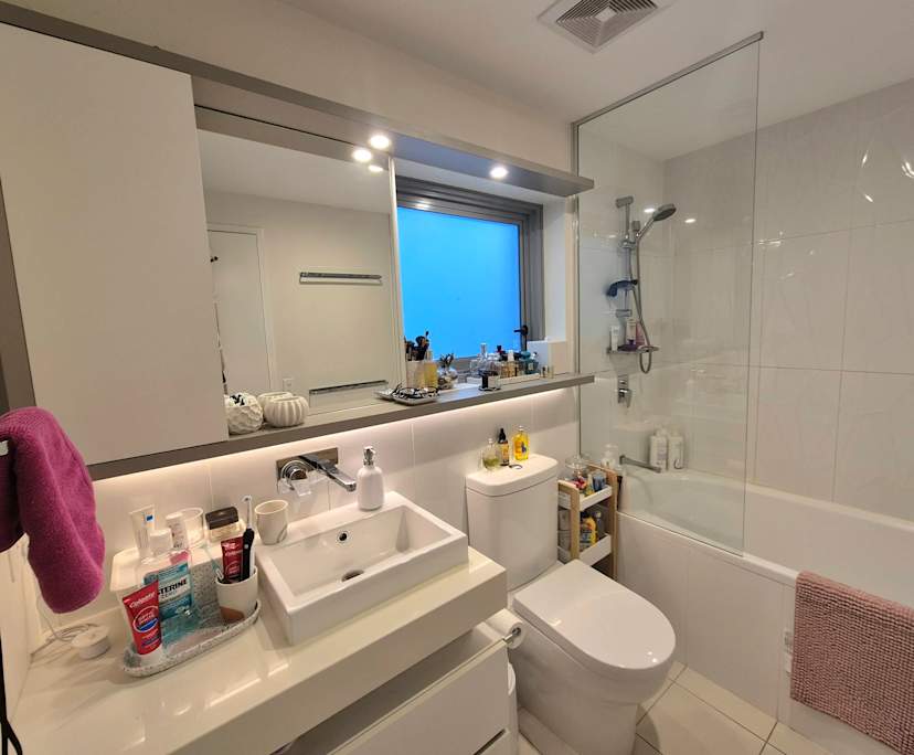 $350, Flatshare, 2 bathrooms, West End QLD 4101