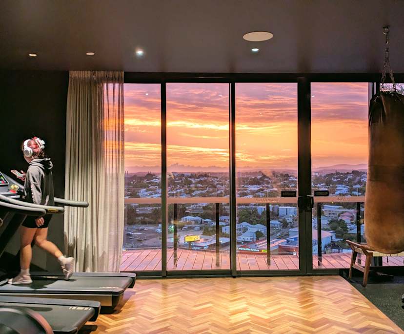 $900, Whole-property, 2 bathrooms, Woolloongabba QLD 4102