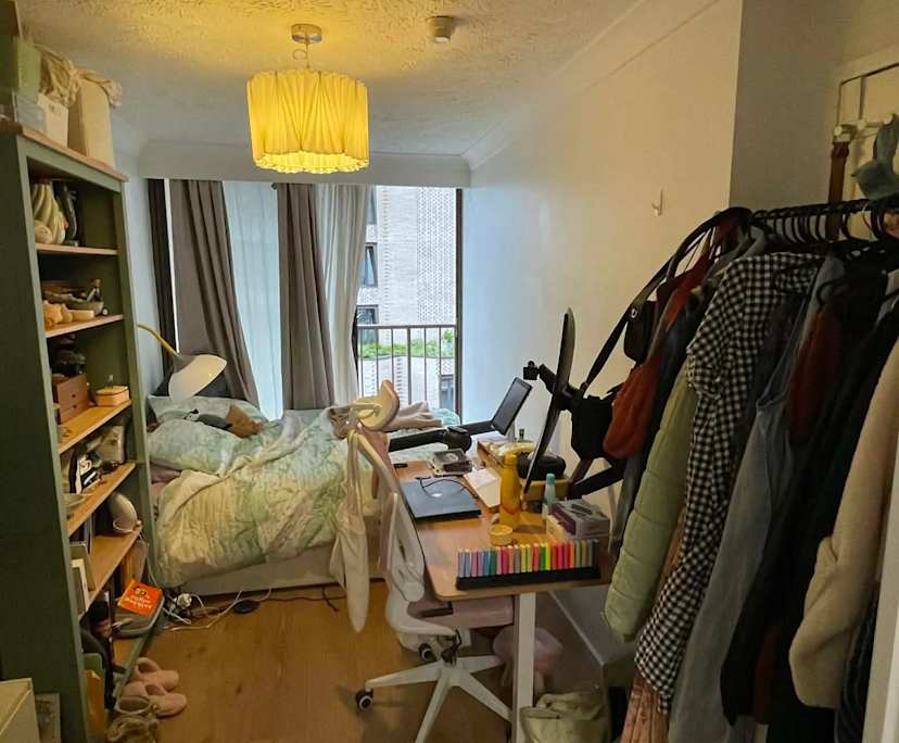 Unfurnished room in a flatshare