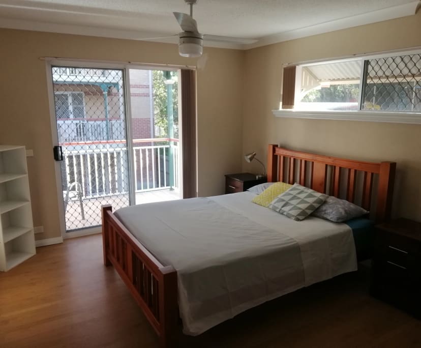 Furnished room with ensuite in a flatshare