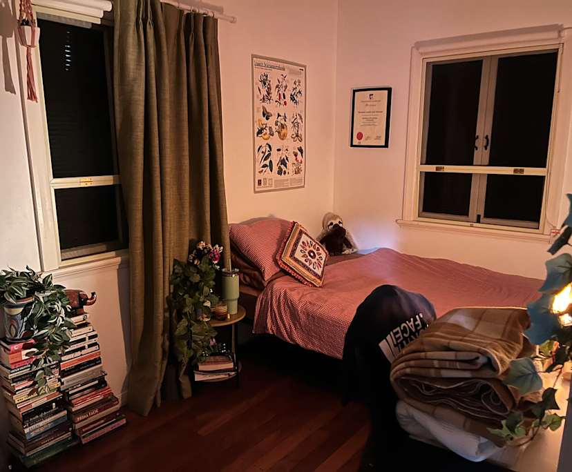 Furnished room in a share house