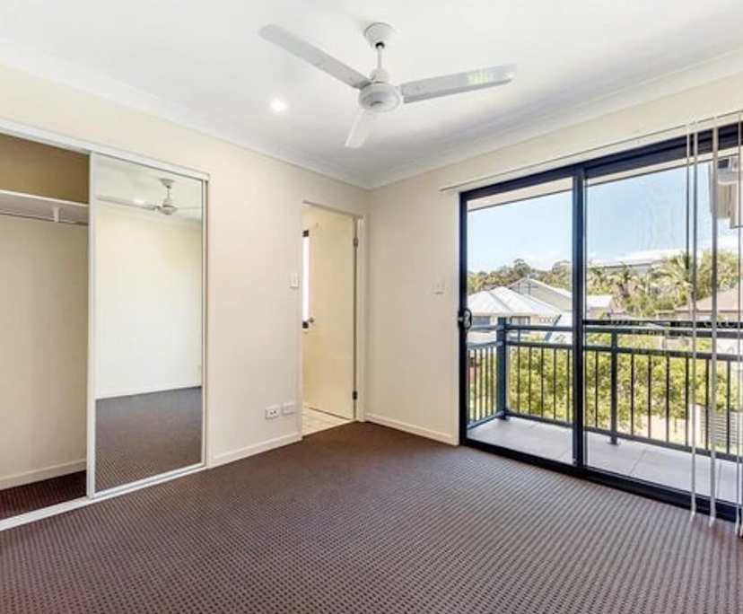 Unfurnished room with own bathroom