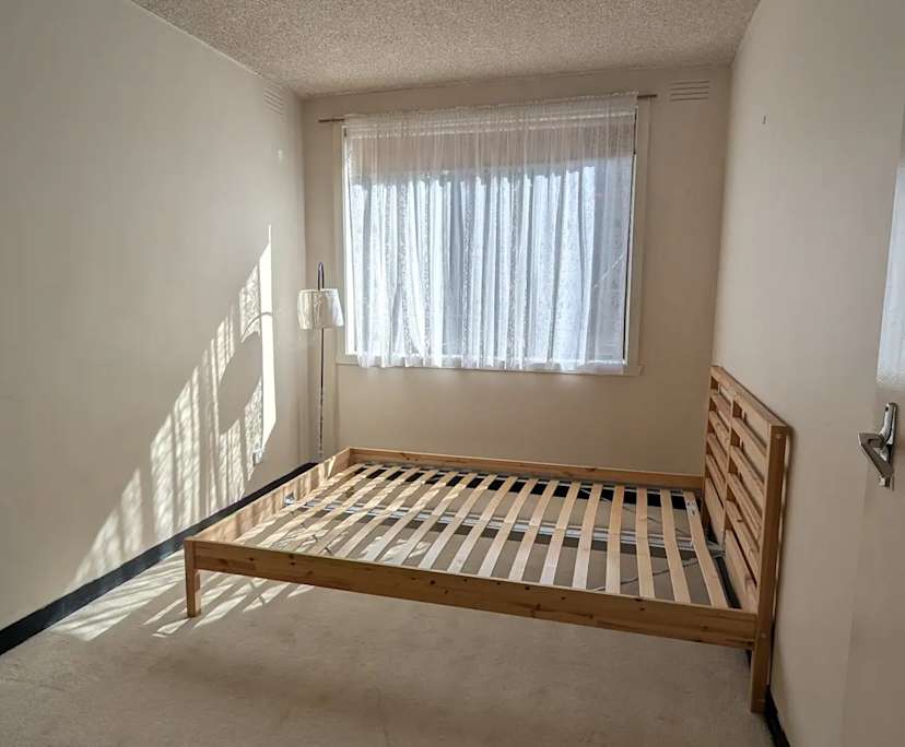 Unfurnished room in a flatshare