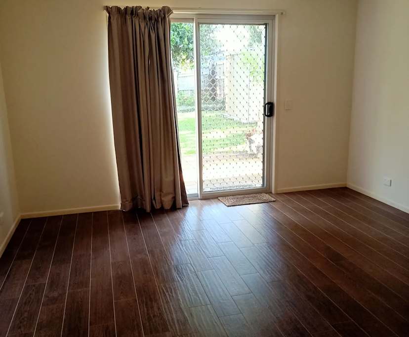 $330, Share-house, 3 bathrooms, Holland Park QLD 4121