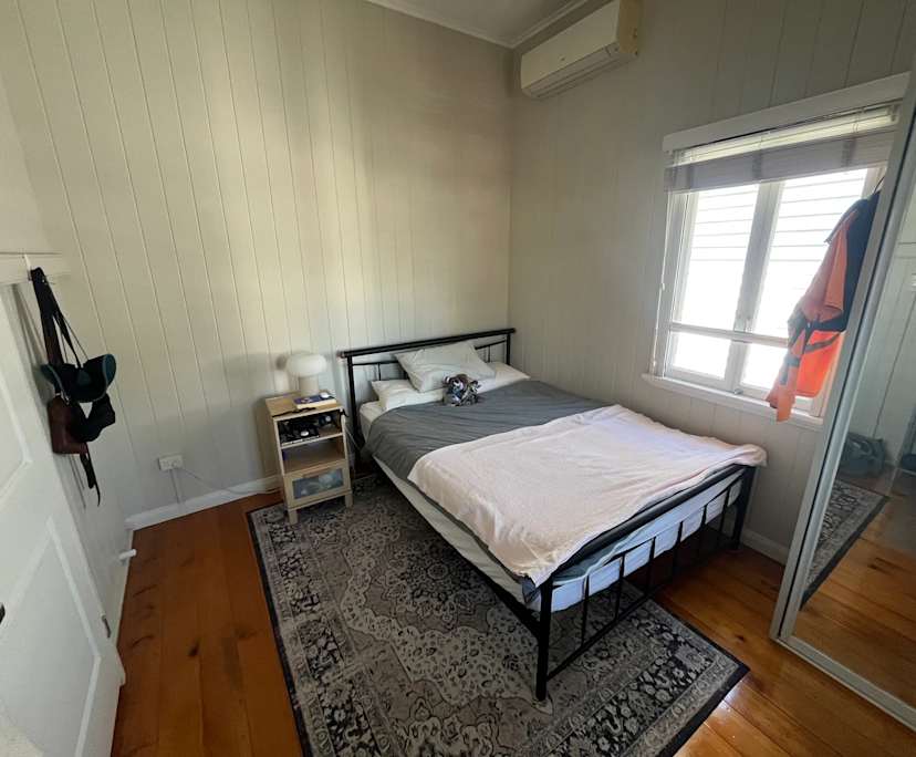 Room in a share house