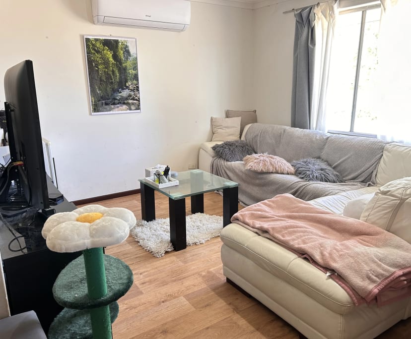 Unfurnished room in a share house