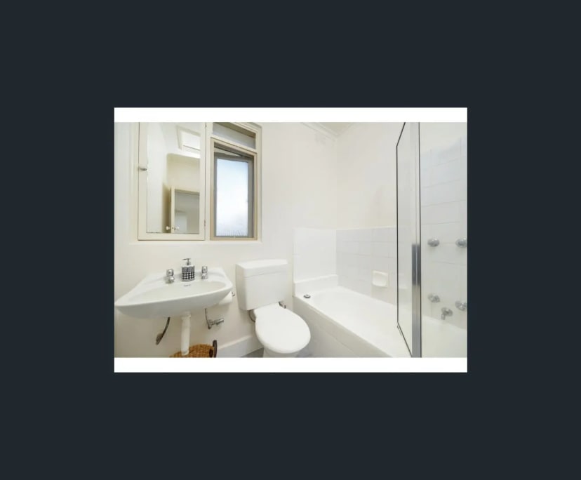 $320, 1-bed, 1 bathroom, Balaclava VIC 3183