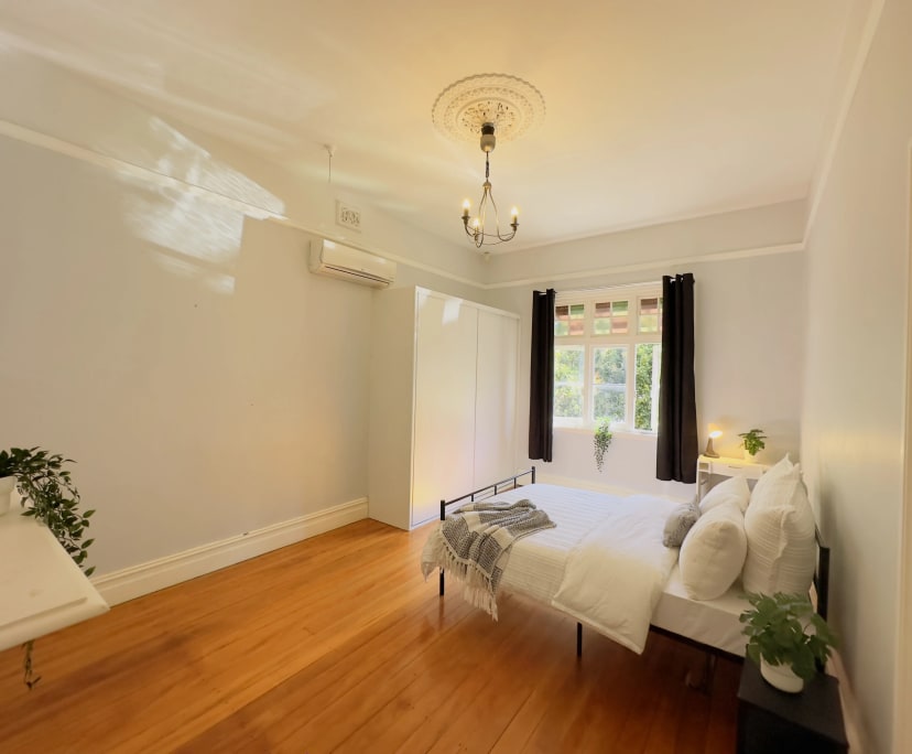Furnished room in a flatshare