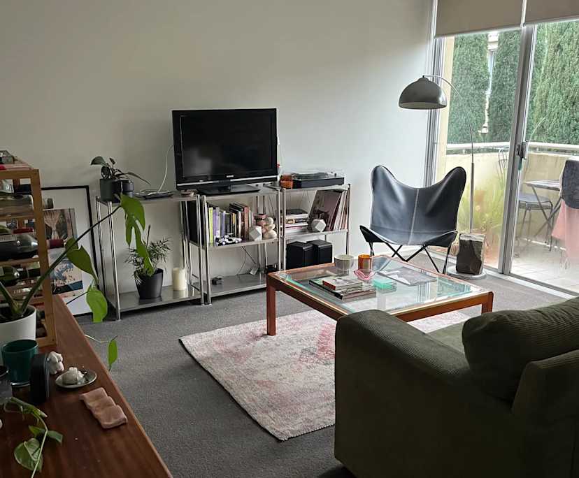 Furnished room in a flatshare