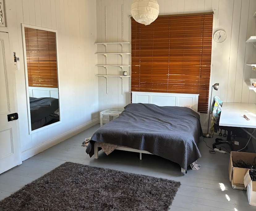 Room in a share house