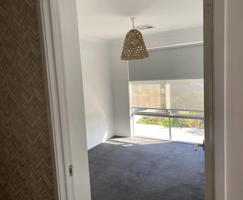 $350, Share-house, 4 bathrooms, Treeby WA 6164