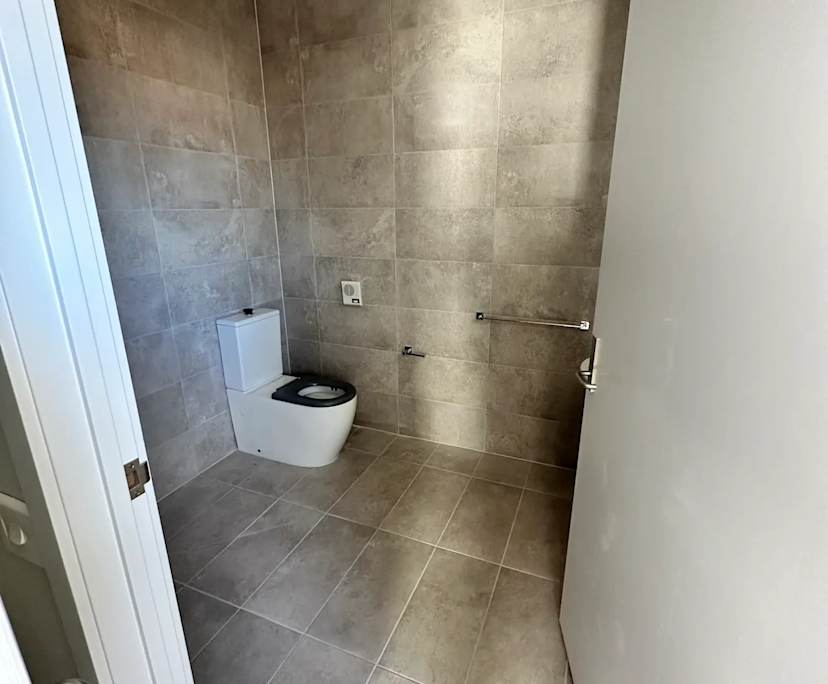 $610, Whole-property, 4 bathrooms, Thornhill Park VIC 3335