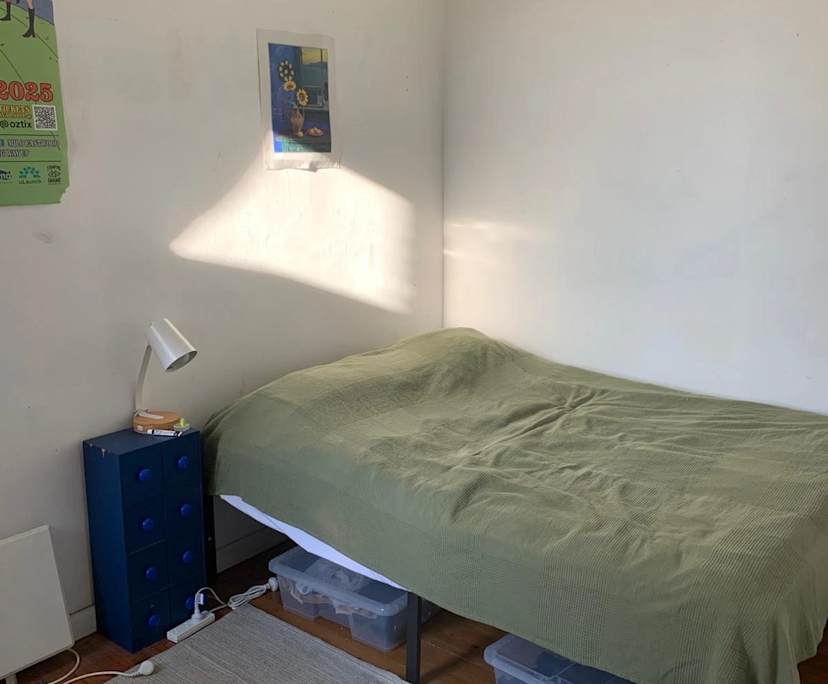 Furnished room in a flatshare
