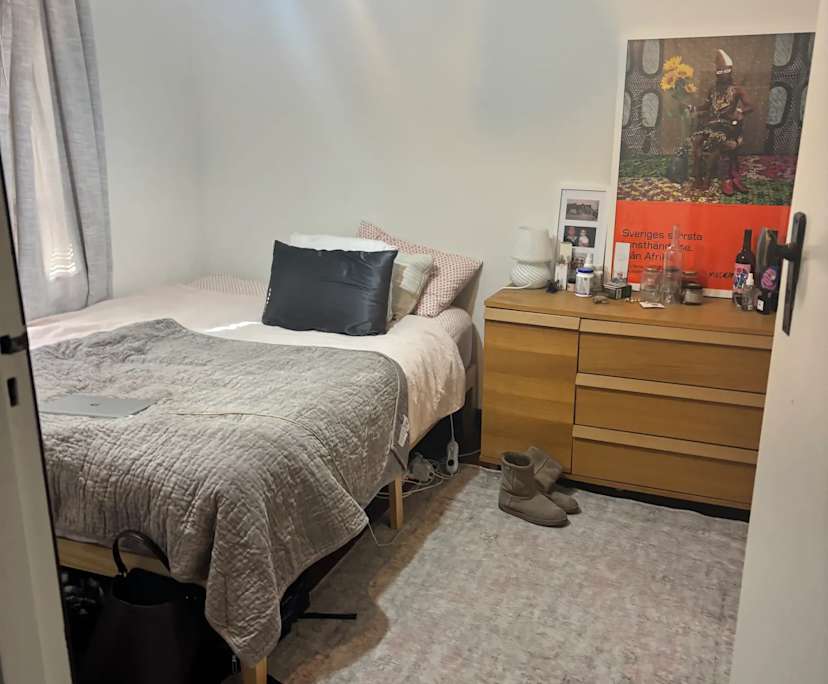 Room in a share house