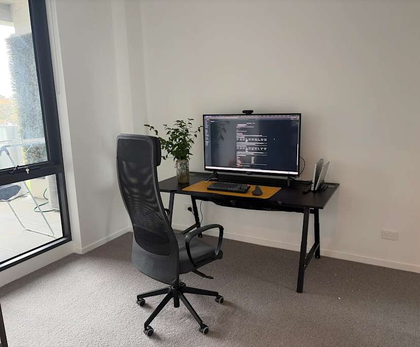 Furnished room with ensuite in a flatshare