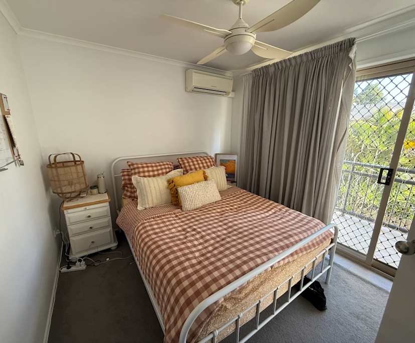 Room in a share house