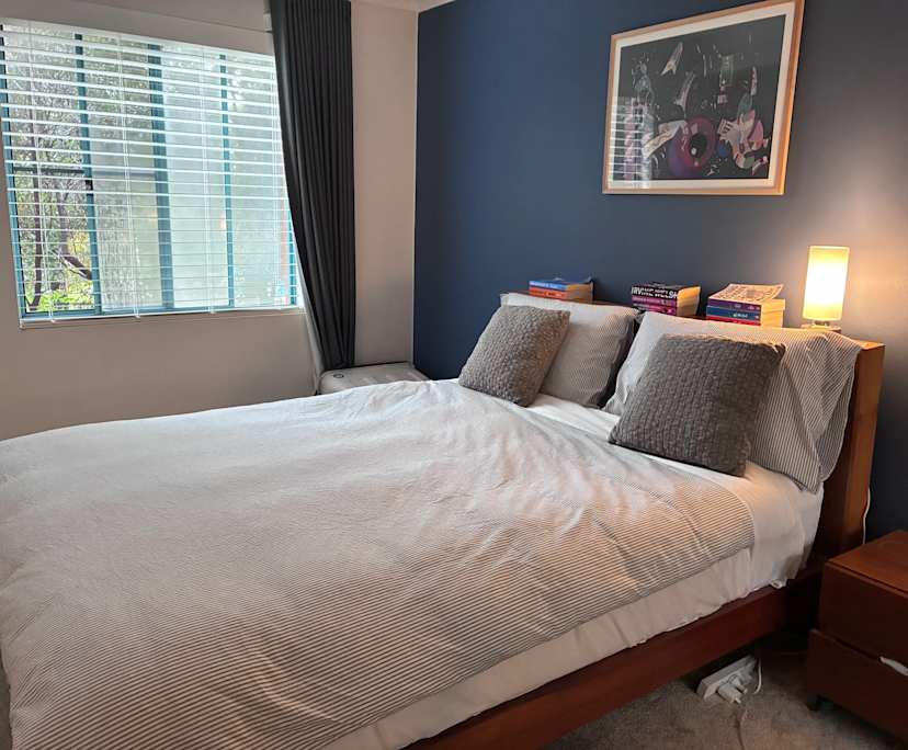 Furnished room with ensuite in a flatshare