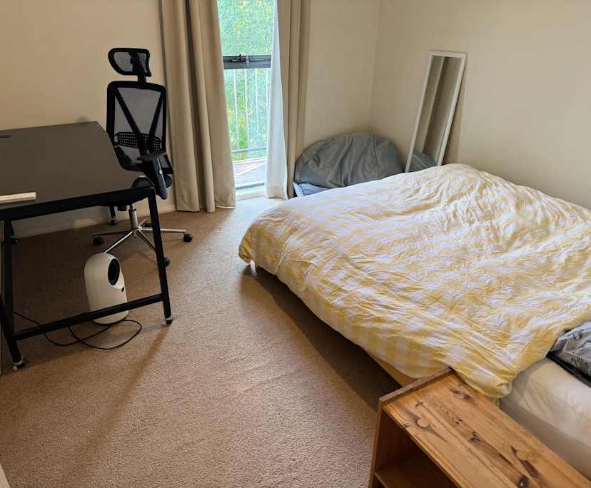 Furnished room in a share house