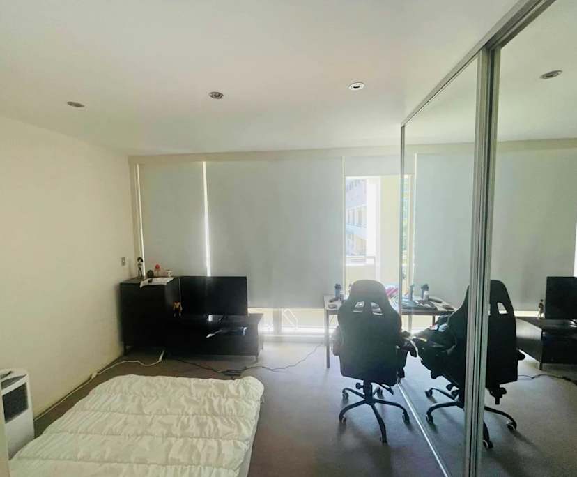 Furnished room with ensuite in a flatshare