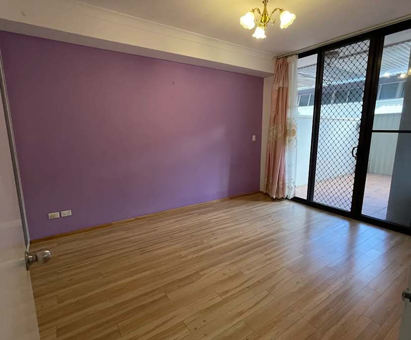 Unfurnished room with ensuite in a flatshare