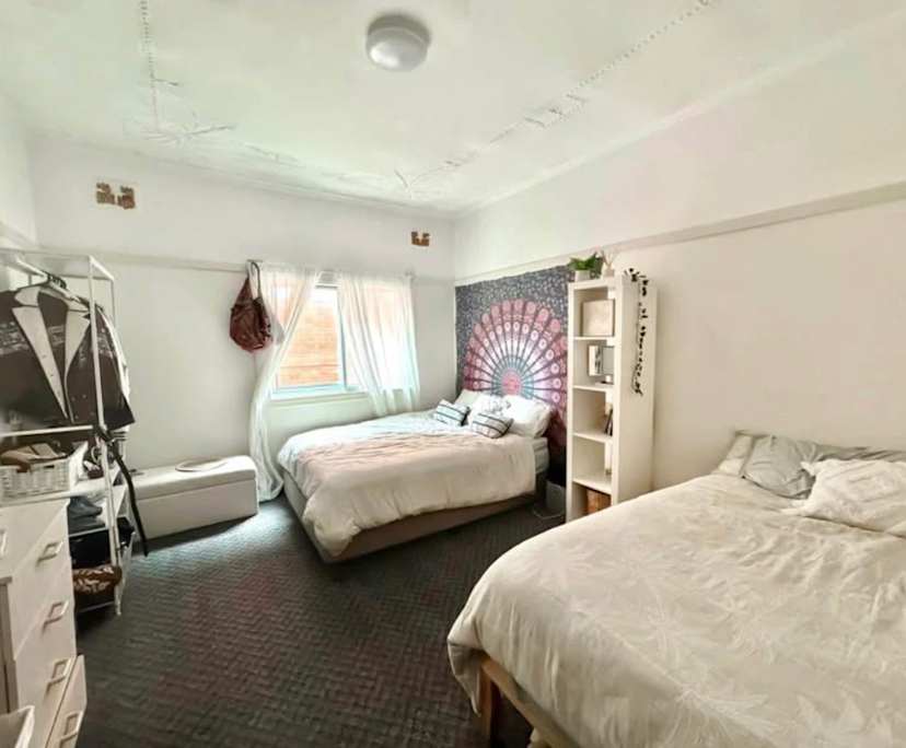 Furnished room in a flatshare
