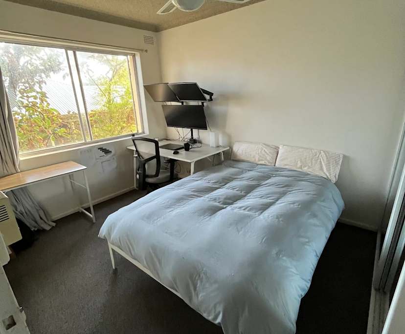Furnished room in a flatshare