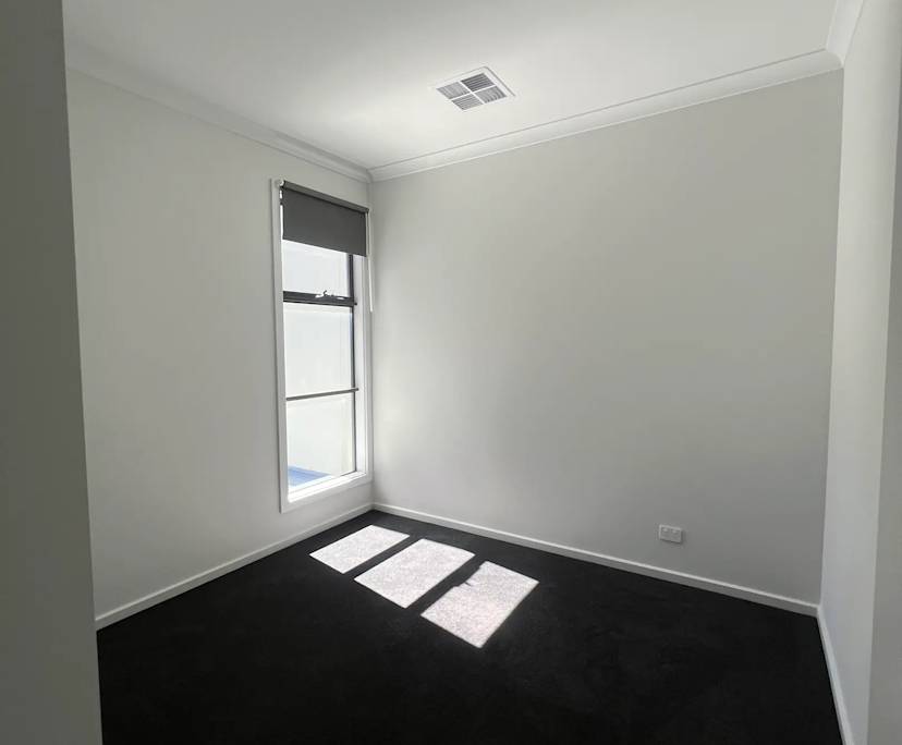 Unfurnished room in a flatshare