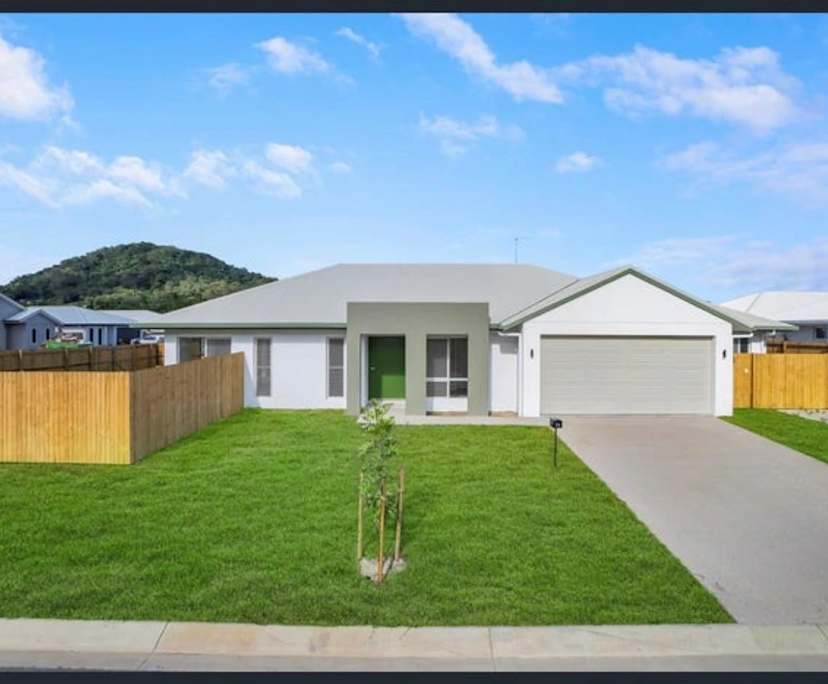 Unfurnished room with own bathroom